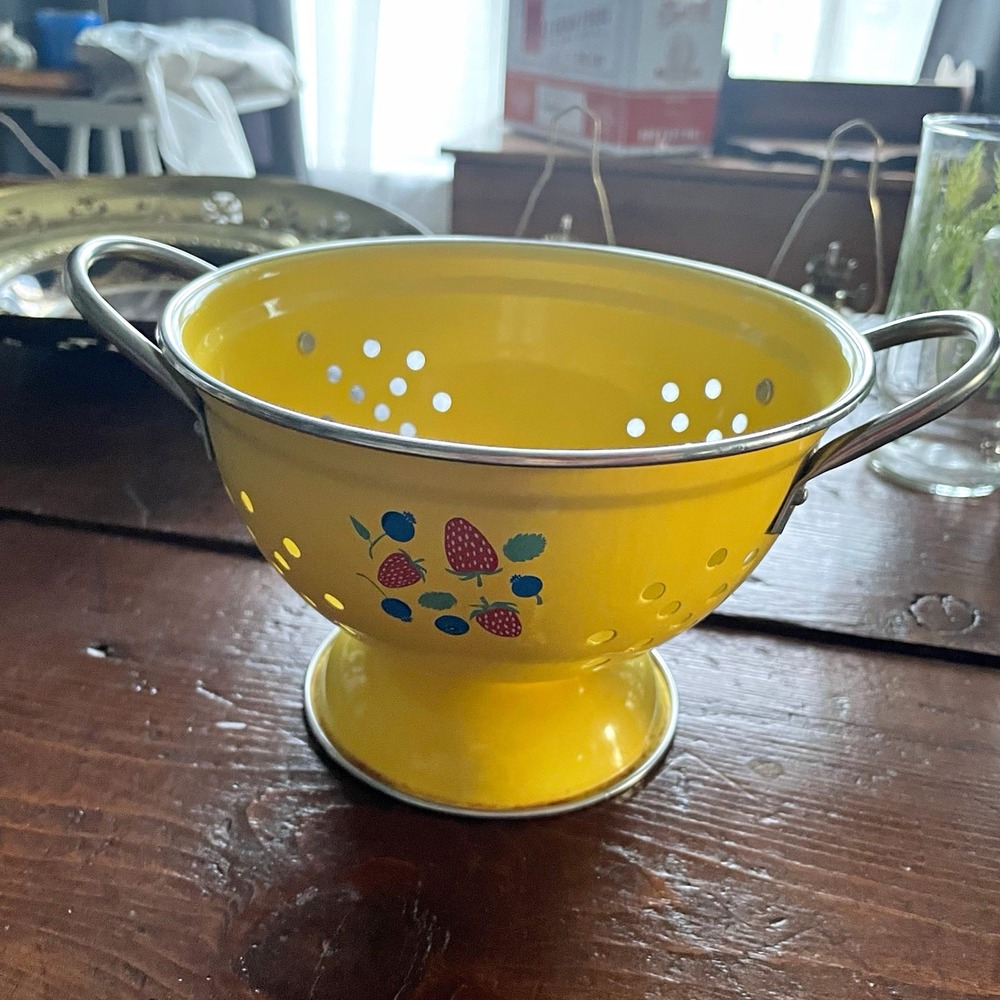 Yellow Berry Colander 1 Quart 6"